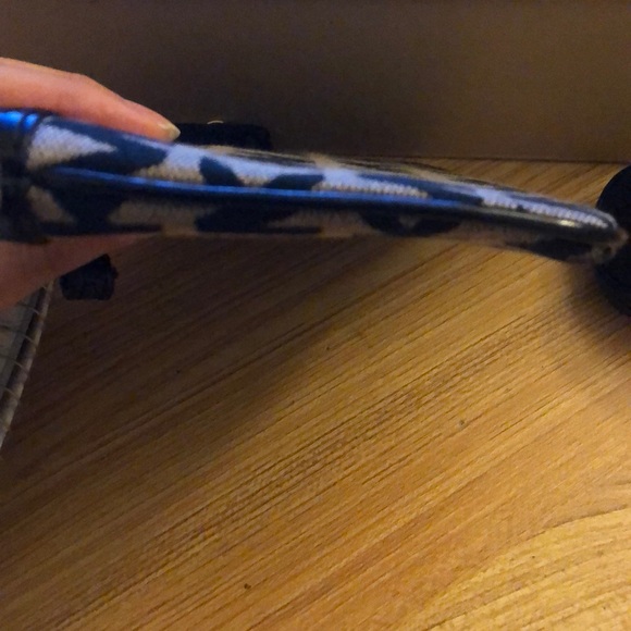 Michael Kors Wristlet Authentic - Picture 5 of 8